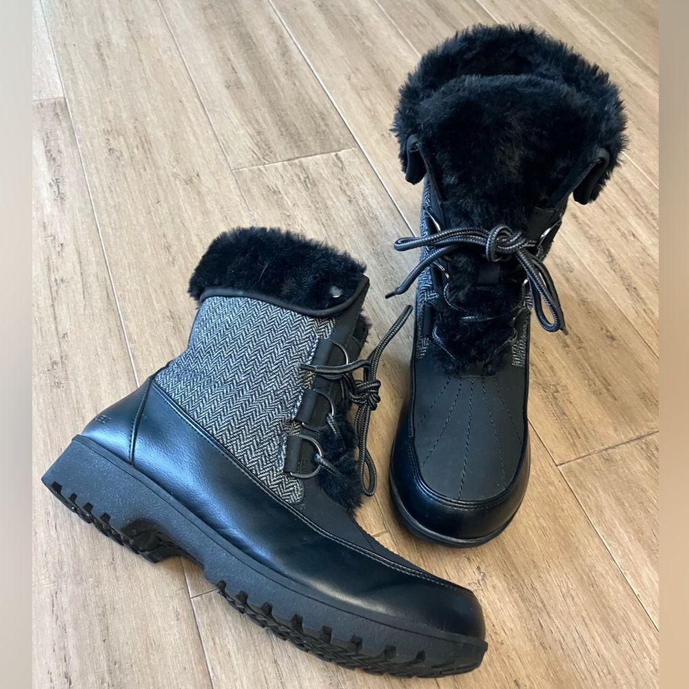 JBU black herringbone fabric laced warmly faux fur lined women’s winter boots. 9